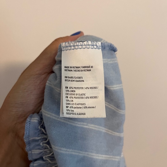 3/$20 ☀️ AE Off the Shoulder Shirt - Small - Picture 5 of 5